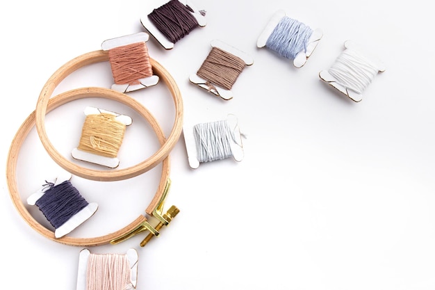 haftowane wzory ułożone obok siebie